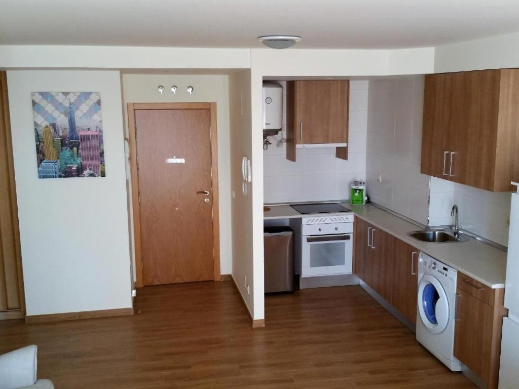 Apartamentos Urgel มาดริด ภายนอก รูปภาพ