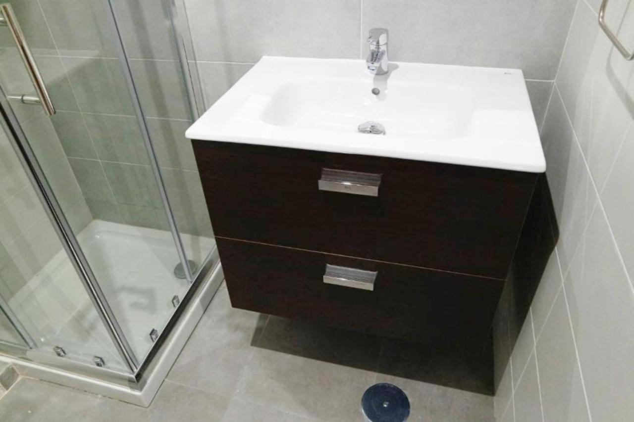 Apartamentos Urgel มาดริด ภายนอก รูปภาพ